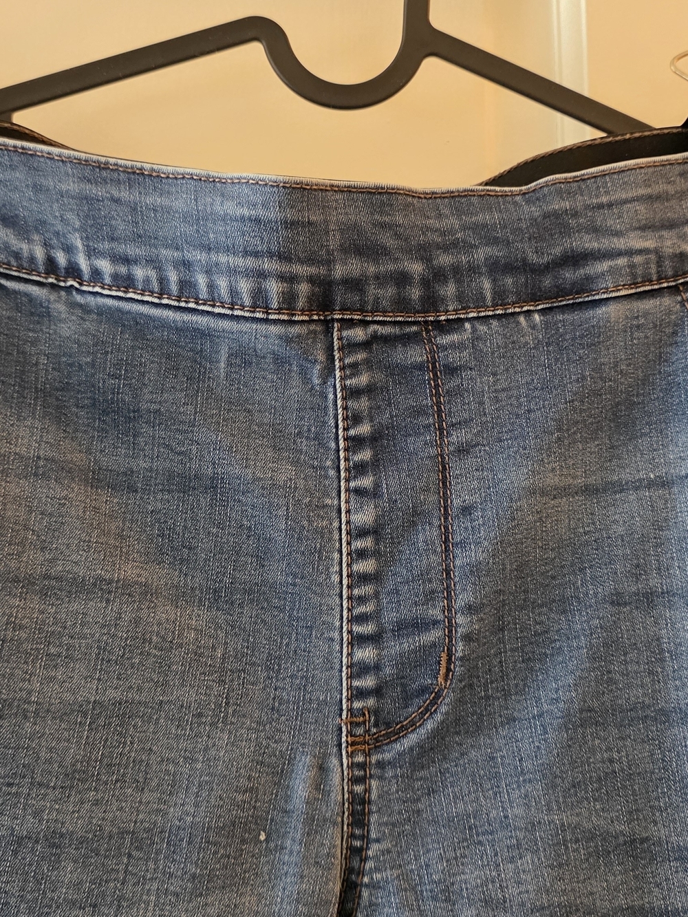 croft & barrow Straight Leg Jeans in Medium Blue Wash - Picture 6 of 10